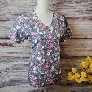 NEW ZOE+CHLOE GRAY FLORAL V NECK SHORT SLEEVE PULLOVER SCRUB TOP